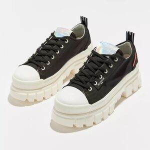 BNIB Palladium Revolt Lo TX Chunky Sneaker Black/White Holographic Size 10